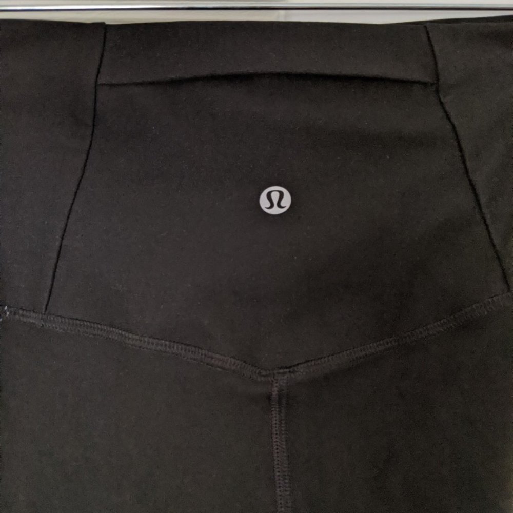 Women's Black Lululemon Yoga Pants size 6